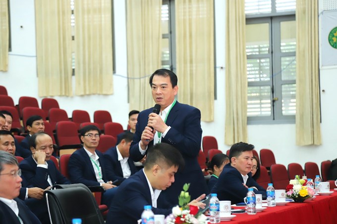 Cán bộ, viên chức và người lao động đặt câu hỏi tại Hội nghị